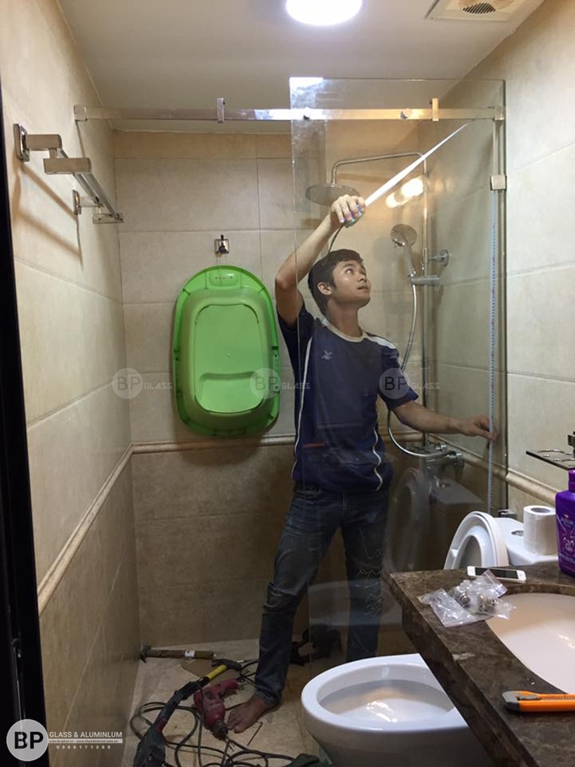 Lắp vách tắm kính 10x30 tại Ngõ 38 Xuân La